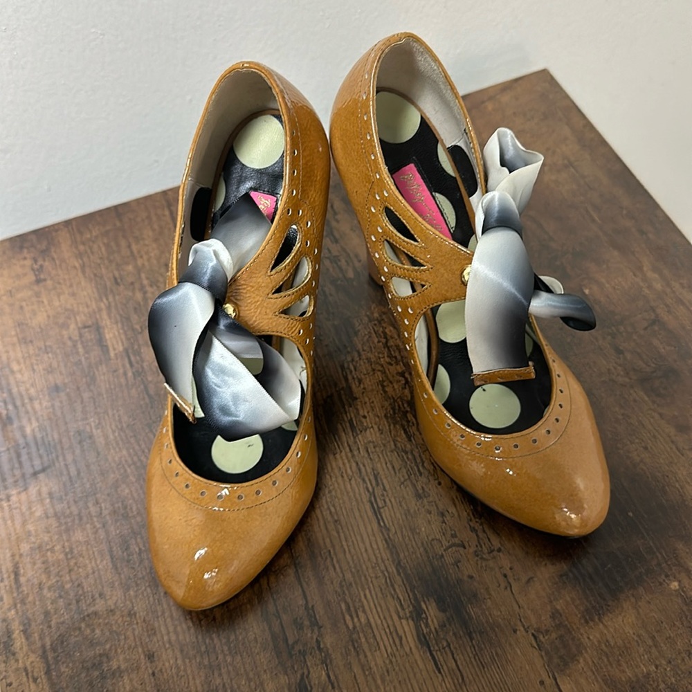 Betsy Johnson Learher Retro Wedges Heels Pumps Brown Size 6M